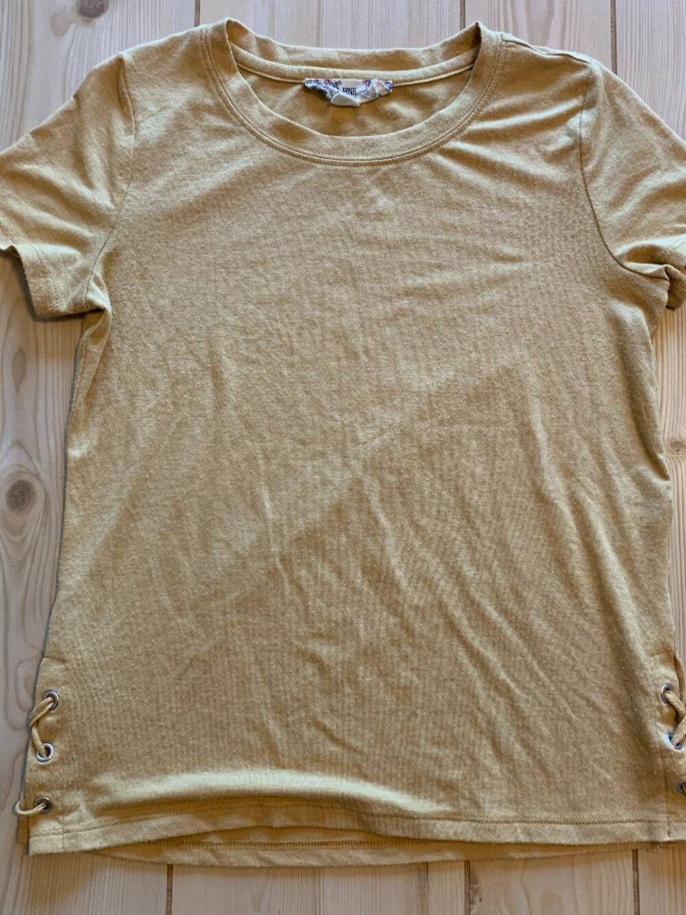 Pink Republic Women's Tied Bottom Yellow T-Shirt Boho Casual Cute Hippie XS
